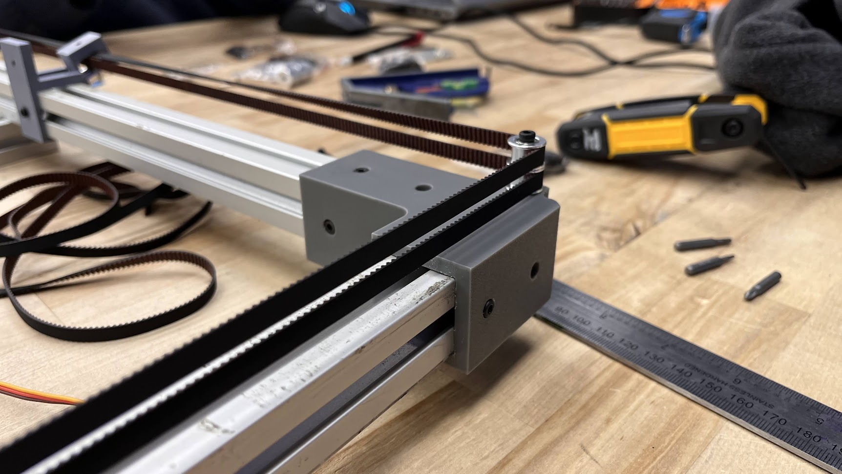 End effector and magnet carriage